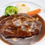 洋食屋のデミグラスソースハンバーグ